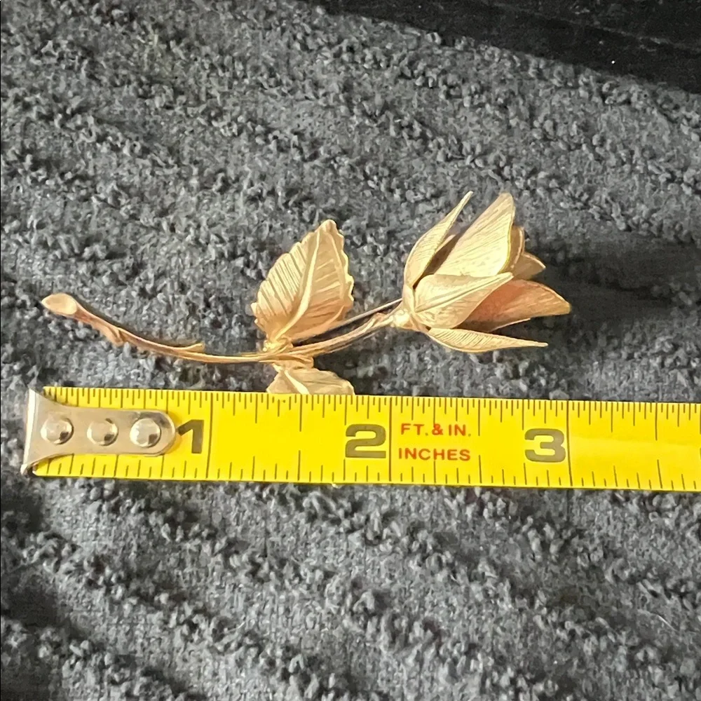 Giovanni Gold Toned Rose Brooch/Pin - Beautiful